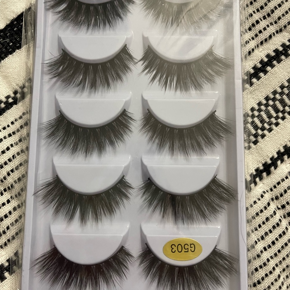 Eyelashes - Picture 3 of 4
